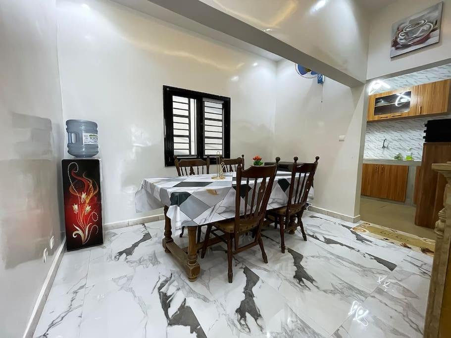 Villa Adja Nafy A Saly Gandigal 外观 照片
