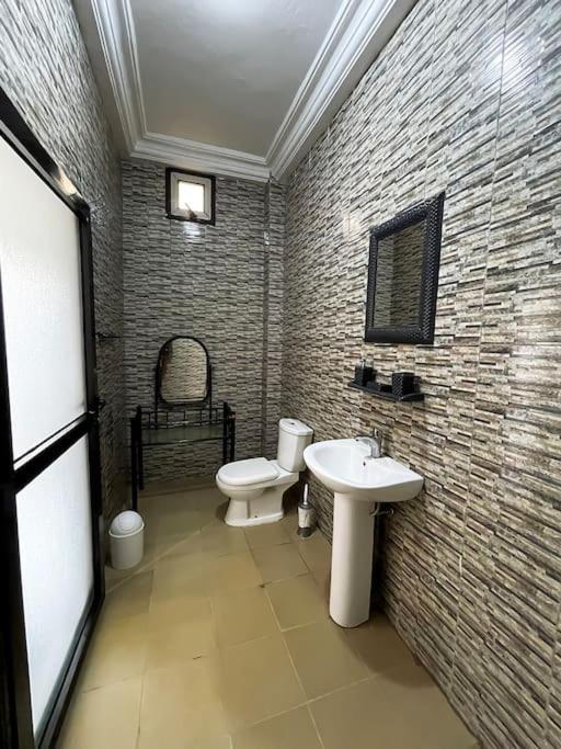 Villa Adja Nafy A Saly Gandigal 外观 照片